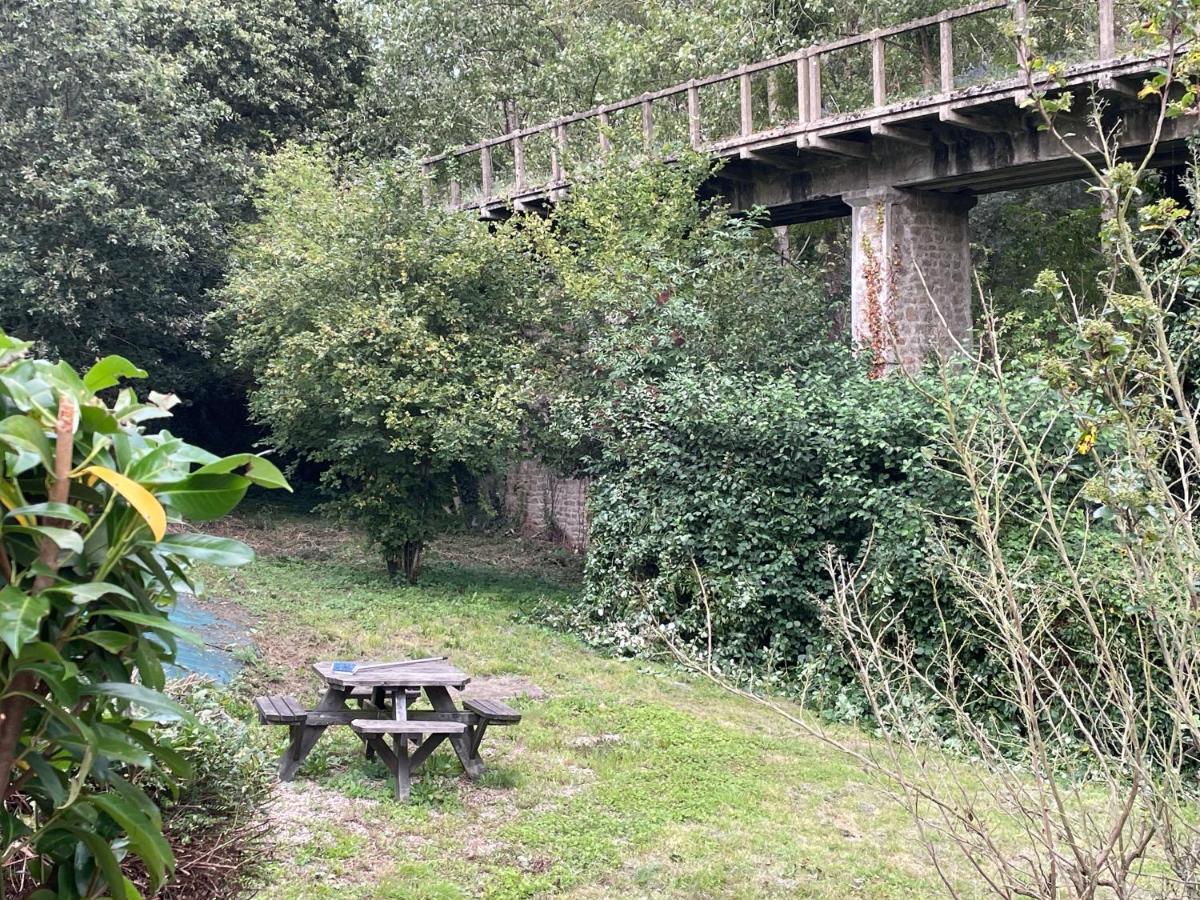 Maison Du Viaduc Du Bout De La Ville Lescouet-Jugon Kültér fotó